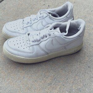 women's AF1 white tennis shoes NIKE Air Force 8.5